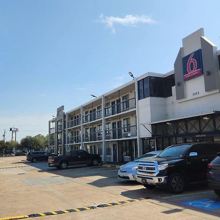 Motel 6 Houston, Tx - Medical Center - Nrg Stadium Eksteriør billede