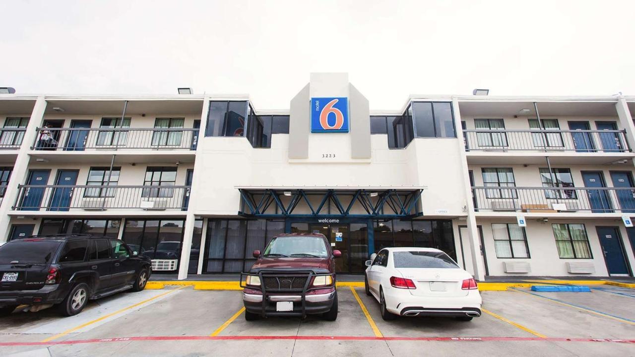 Motel 6 Houston, Tx - Medical Center - Nrg Stadium Eksteriør billede