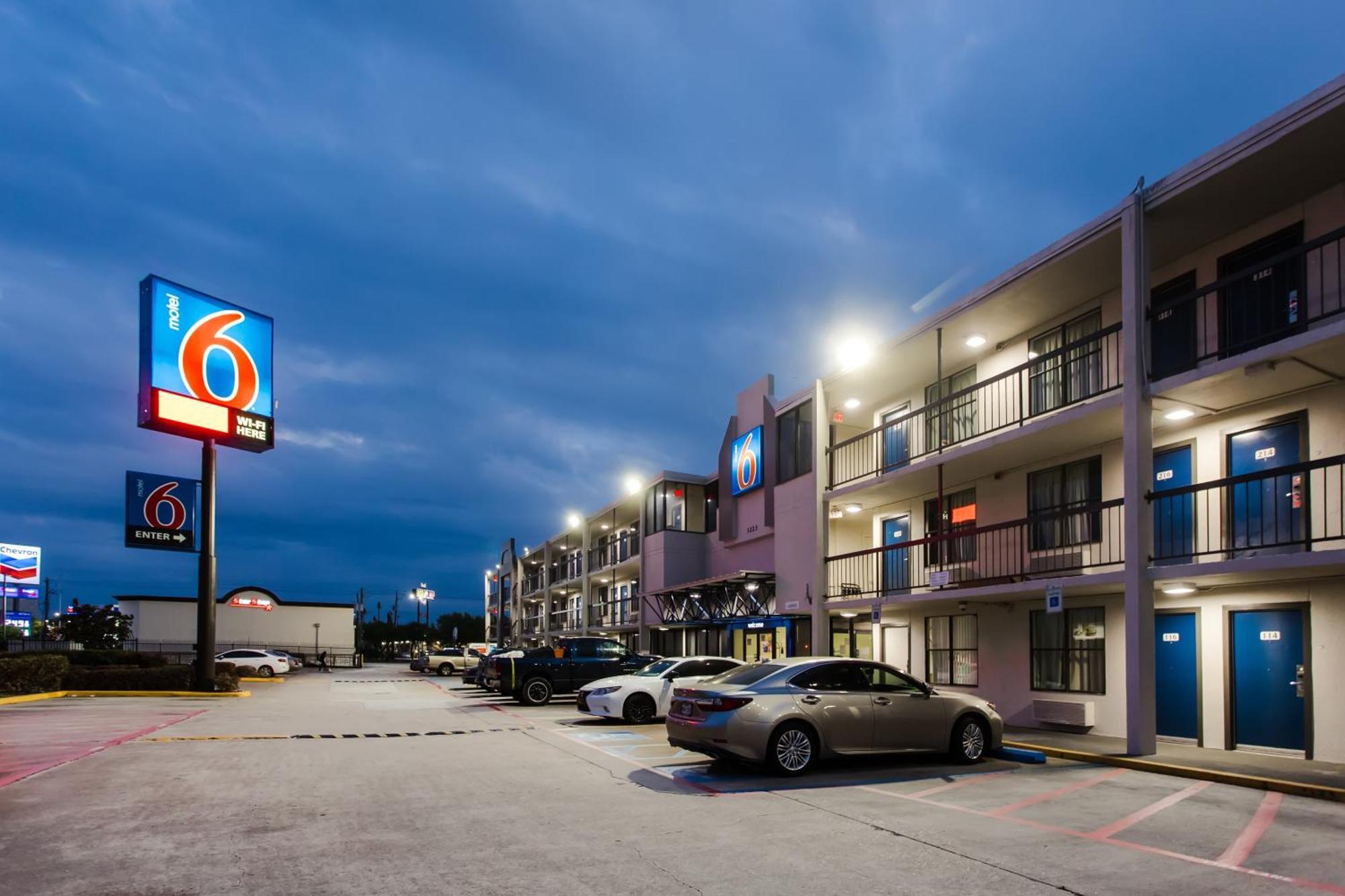 Motel 6 Houston, Tx - Medical Center - Nrg Stadium Eksteriør billede