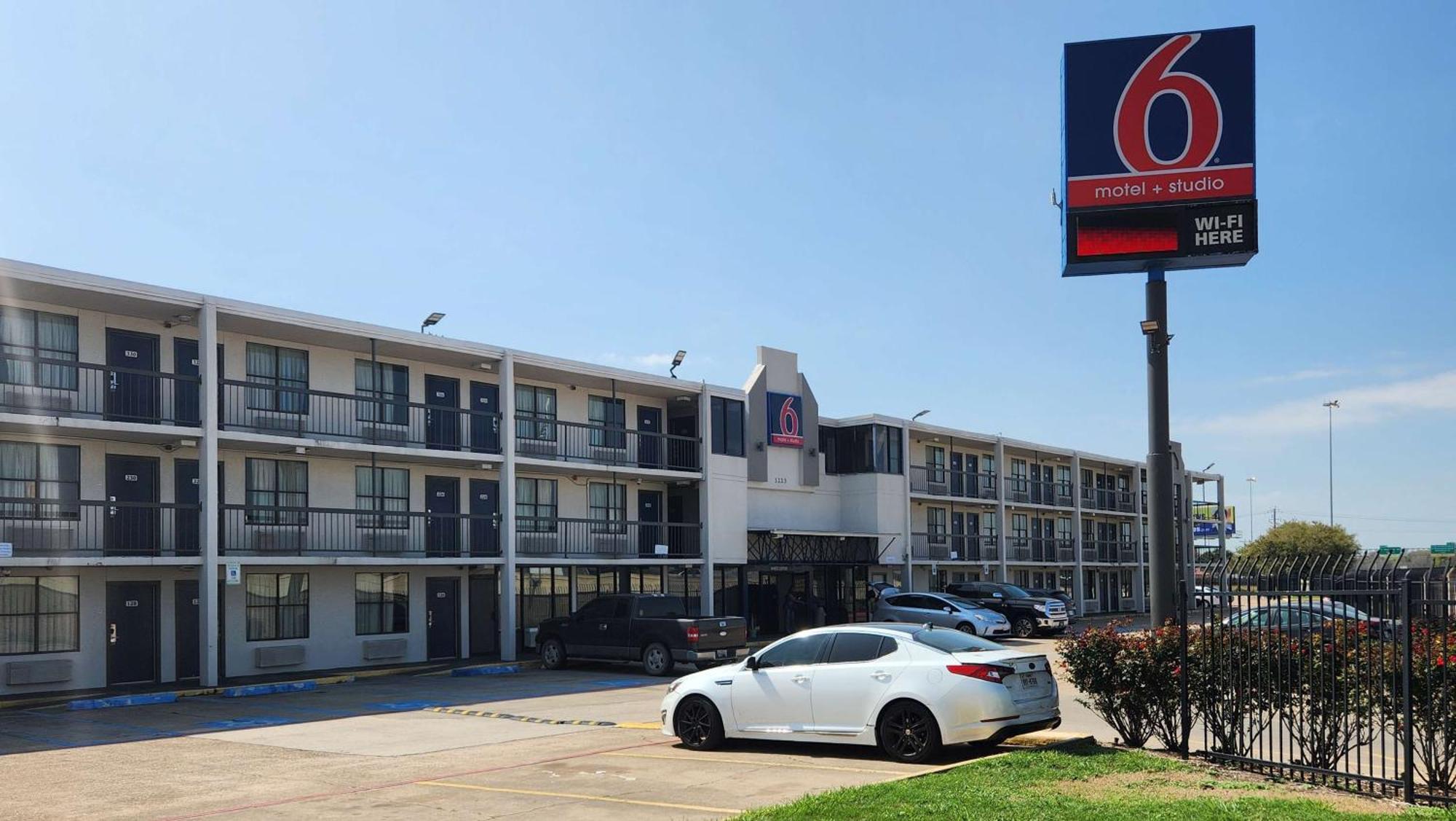 Motel 6 Houston, Tx - Medical Center - Nrg Stadium Eksteriør billede