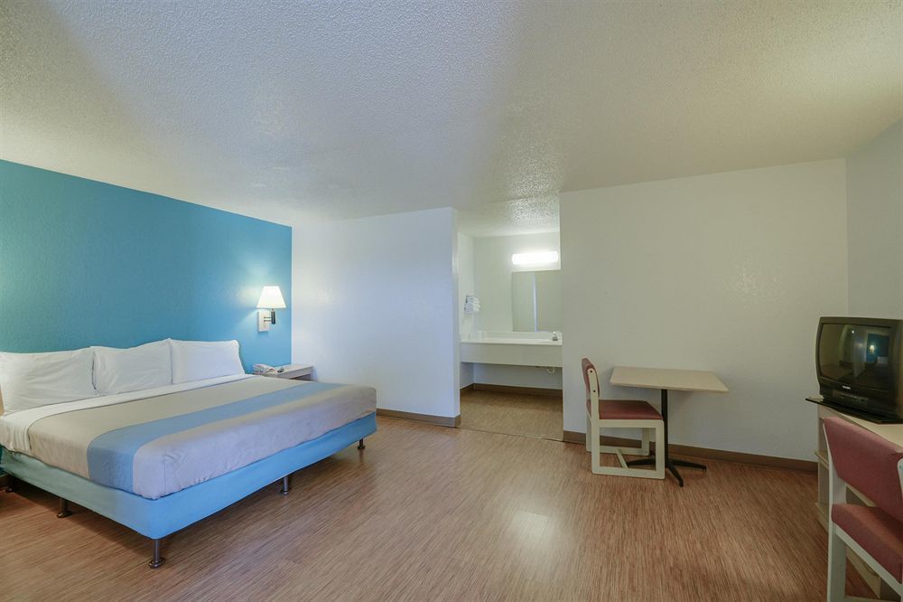 Motel 6 Houston, Tx - Medical Center - Nrg Stadium Eksteriør billede